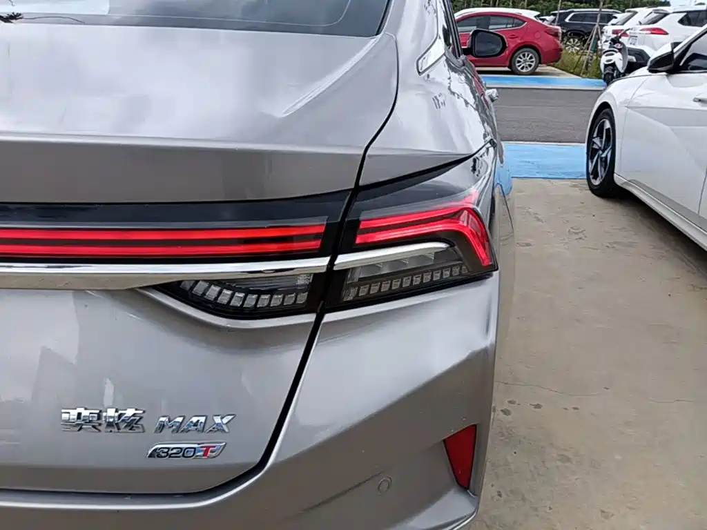 Dongfeng Aeolus Yixuan MAX 2022 2021 1.5T Super Dad Edition