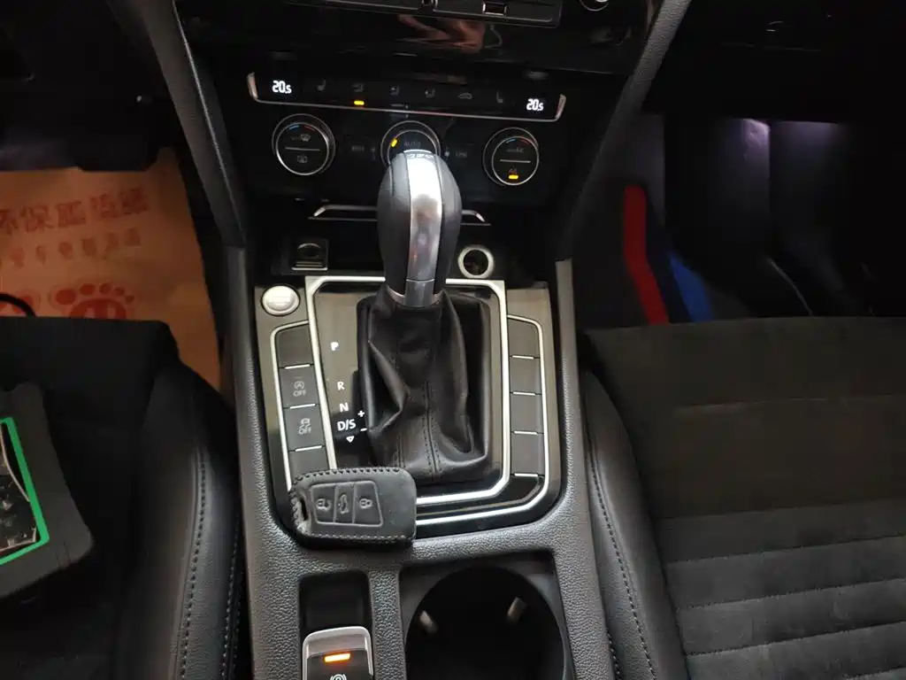 Volkswagen Magotan 2017 330TSI DSG Luxury фото 14