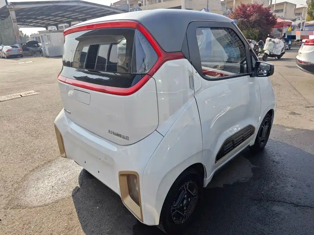 BAOJUN E200