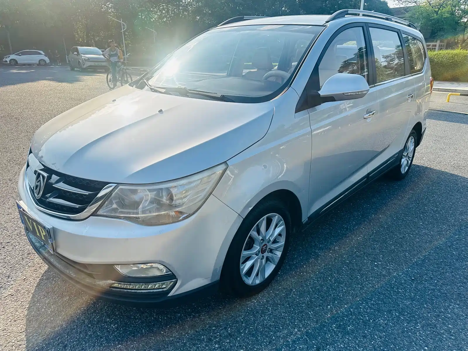 Photo 1 - Baojun 730