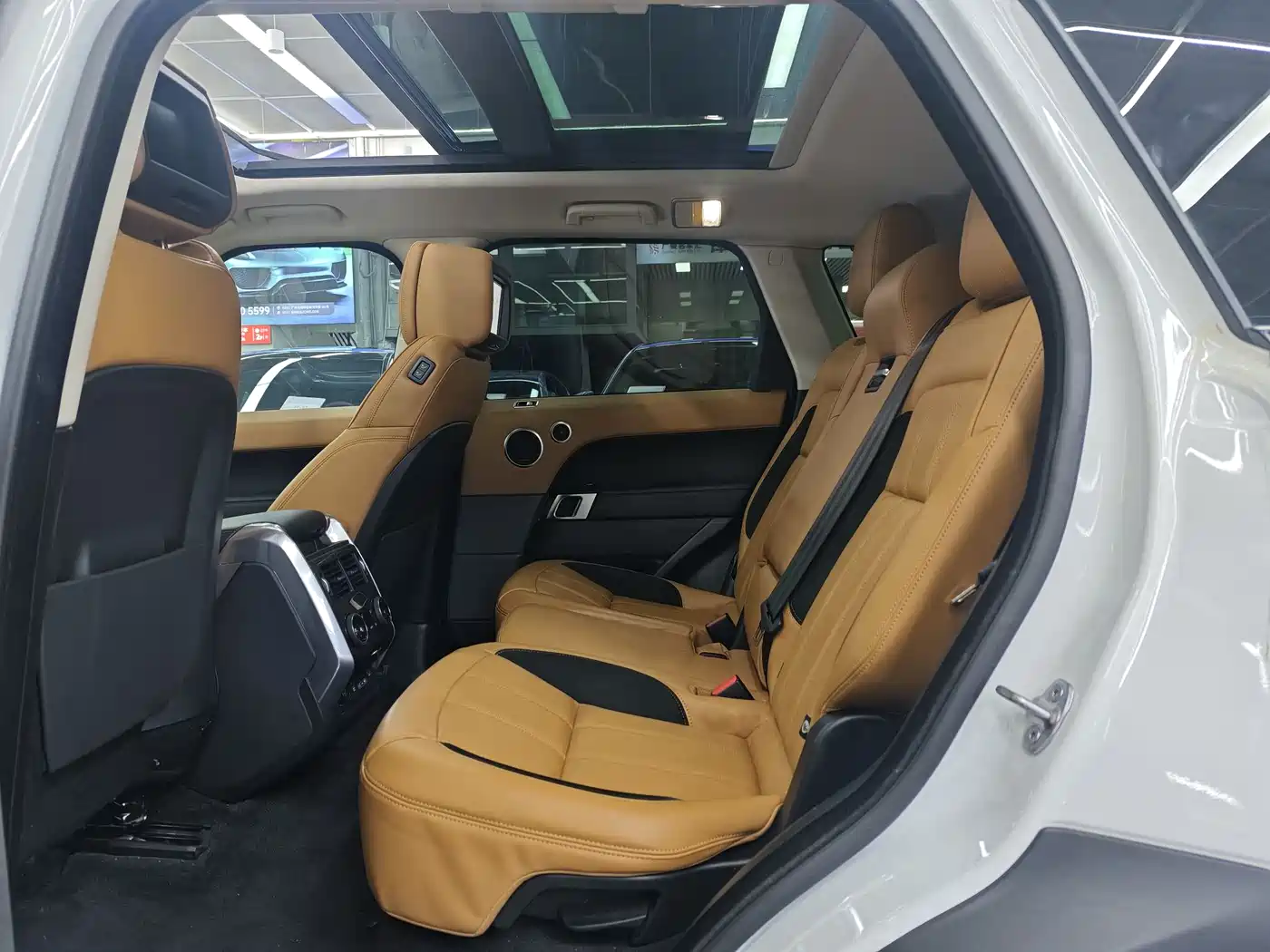 Land Rover Range Rover Sport 2022 3.0 L6 Gloss Black Edition фото 6