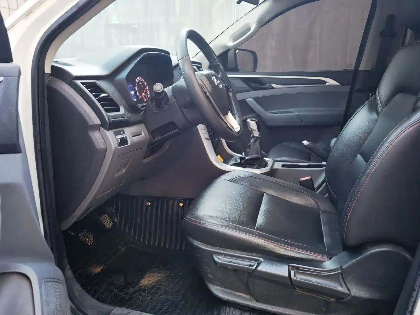 SAIC Maxus Maxus T60 2017 2.8T Diesel Manual 2WD Low Chassis Comfort Long Cab China V фото 3