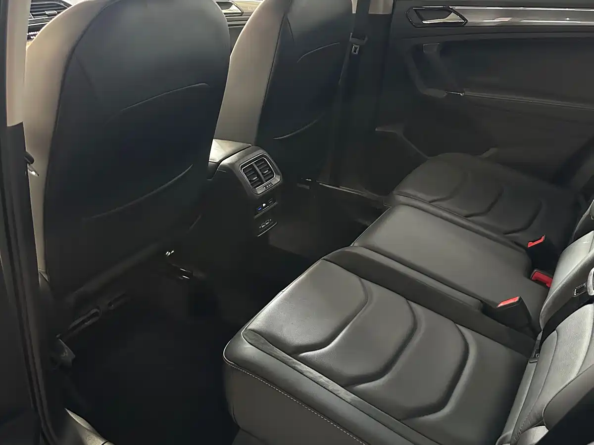 Volkswagen Tiguan L 2021 330TSI Automatic 2WD R-Line Premium фото 23