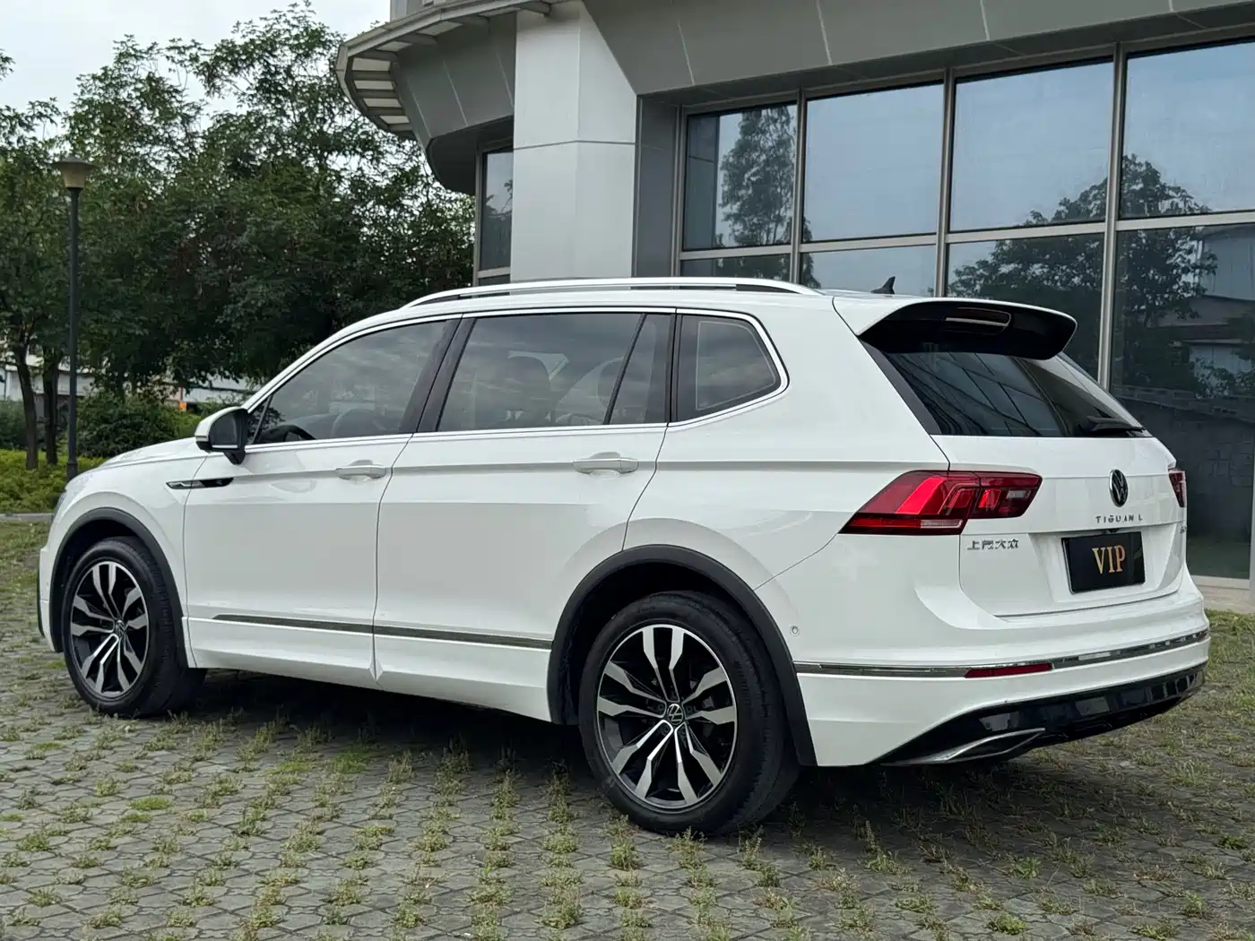 Volkswagen Tiguan L 2021 330TSI Automatic 2WD R-Line Premium фото 6