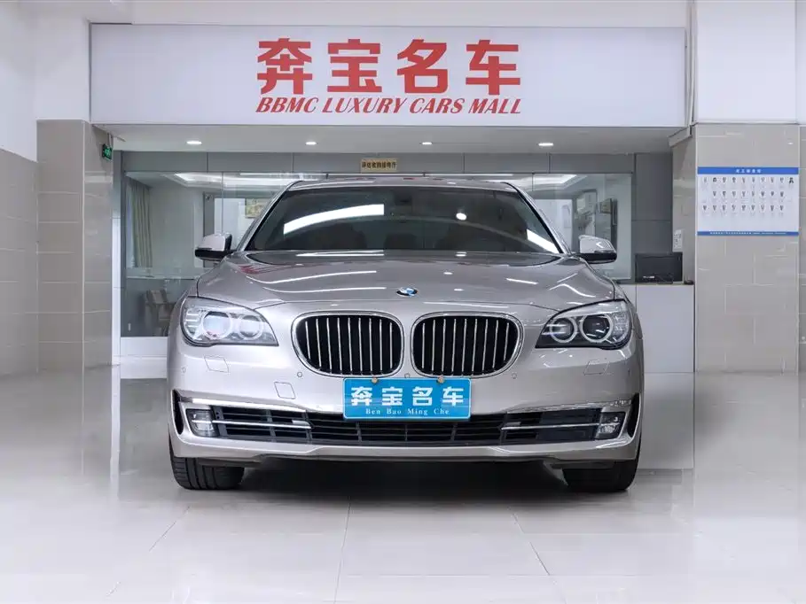 BMW 7 Series 2013 Model 740Li Luxury фото 2
