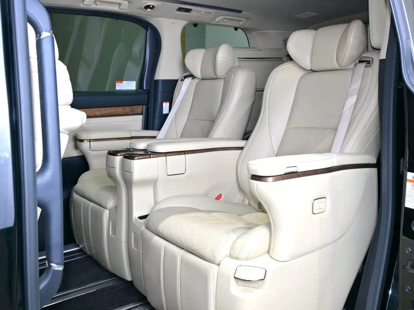 Toyota Alphard 2015 3.5L Premium Edition фото 10