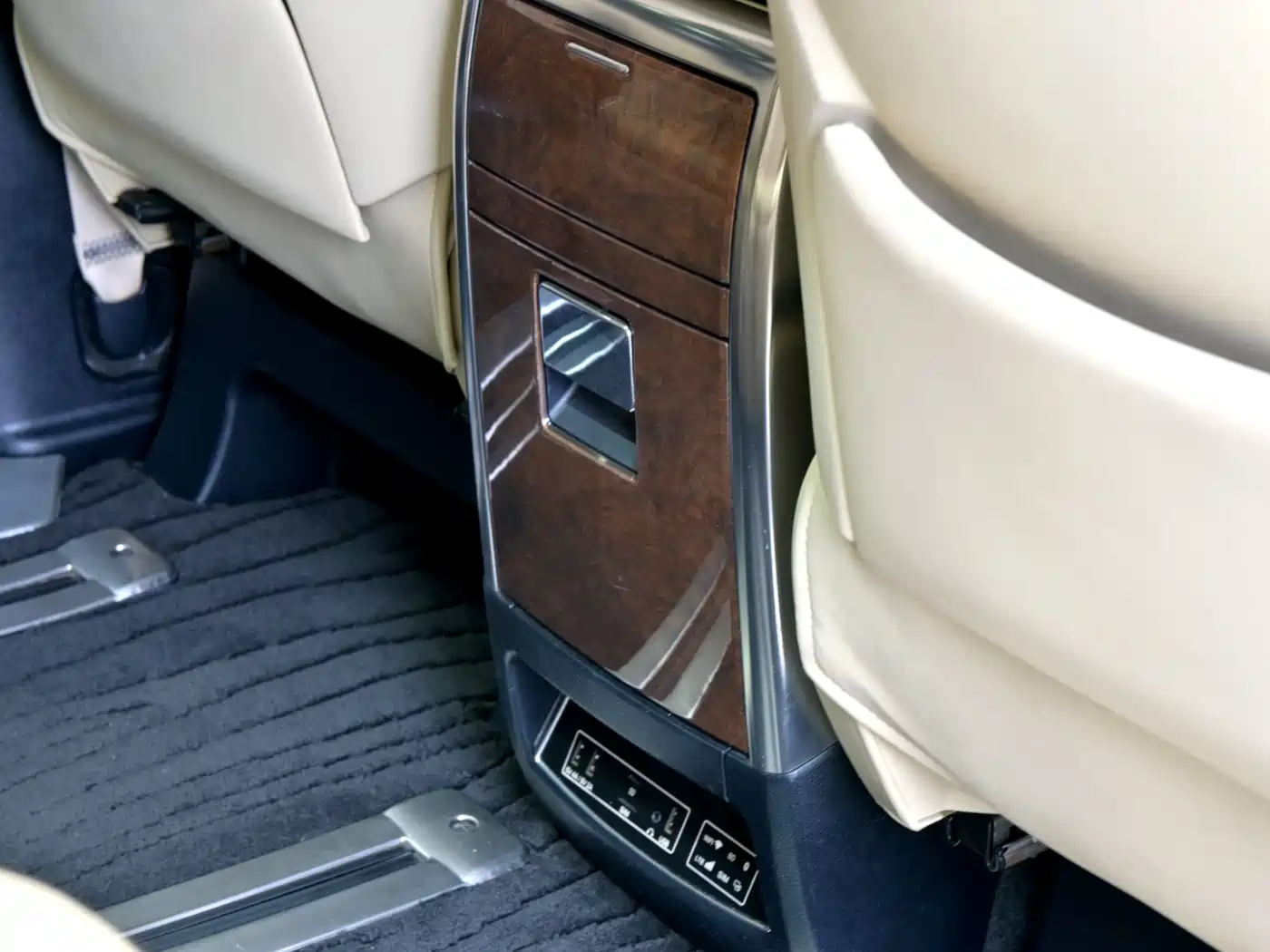 Toyota Alphard 2015 3.5L Premium Edition фото 20