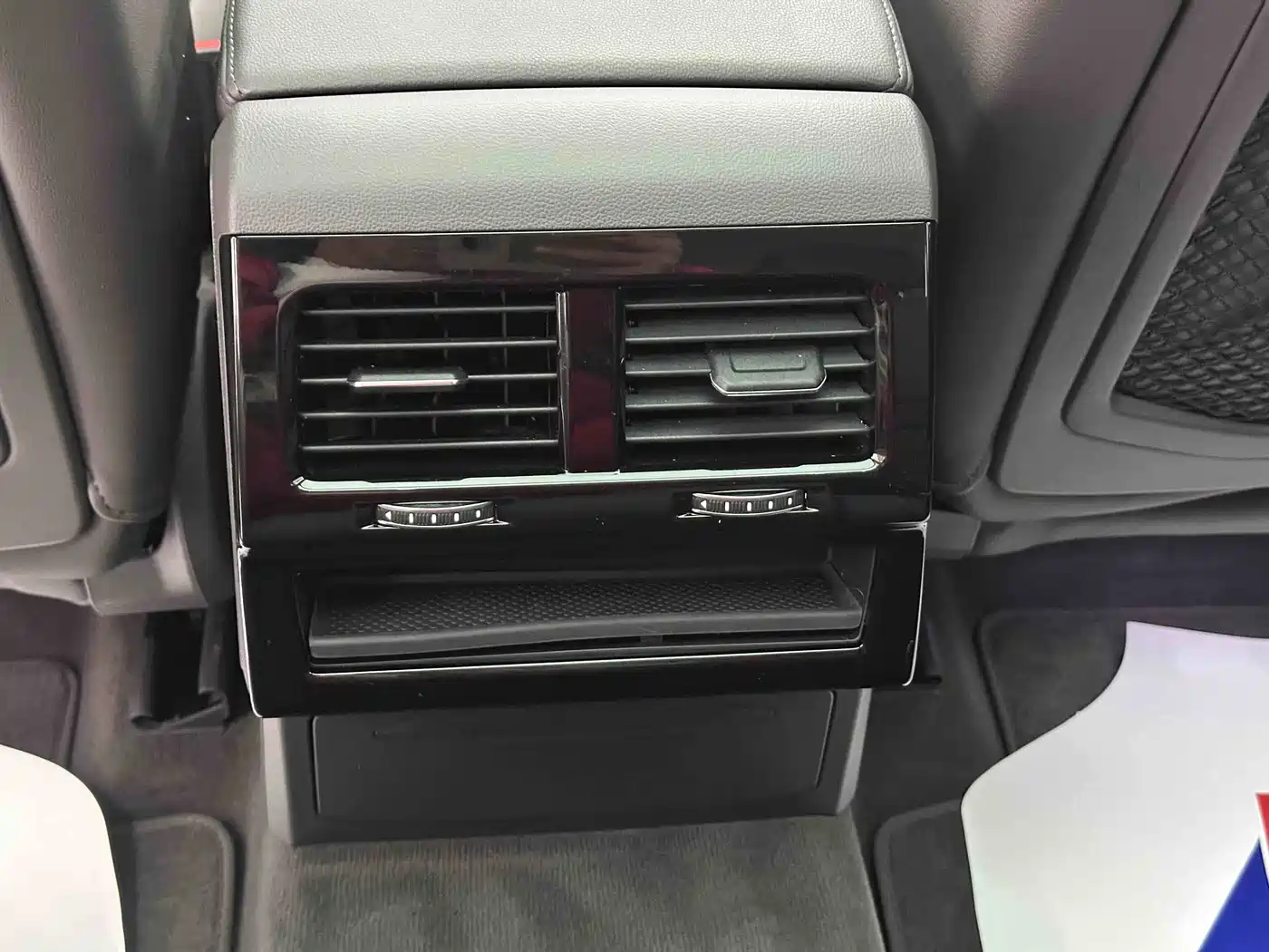 Volkswagen Touareg 2022 2.0TSI Rui Shang Edition фото 17