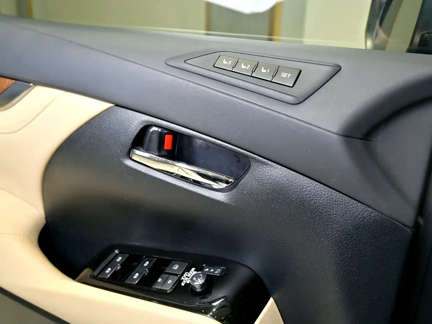 Toyota Alphard 2015 3.5L Premium Edition фото 23