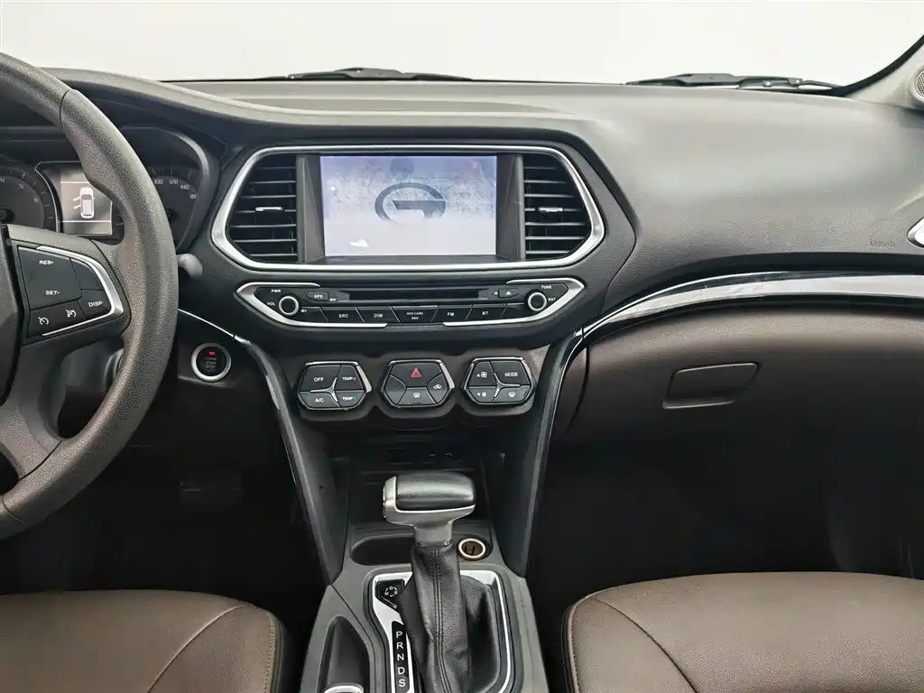 GAC Trumpchi Trumpchi GS4 2017 235T G-DCT 2WD Elite фото 12