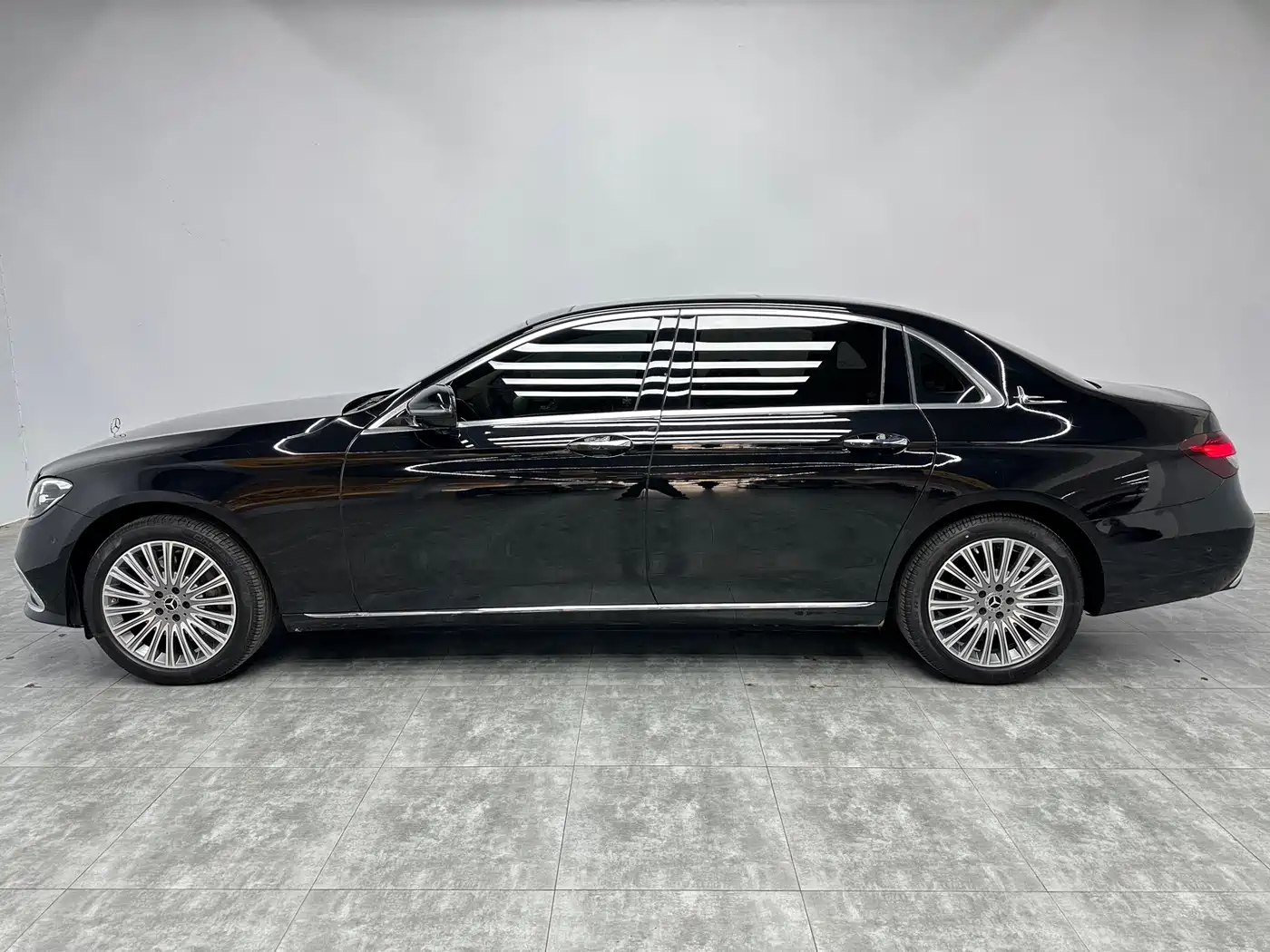 Mercedes-Benz E-Class 2023 E 300 L Luxury фото 8