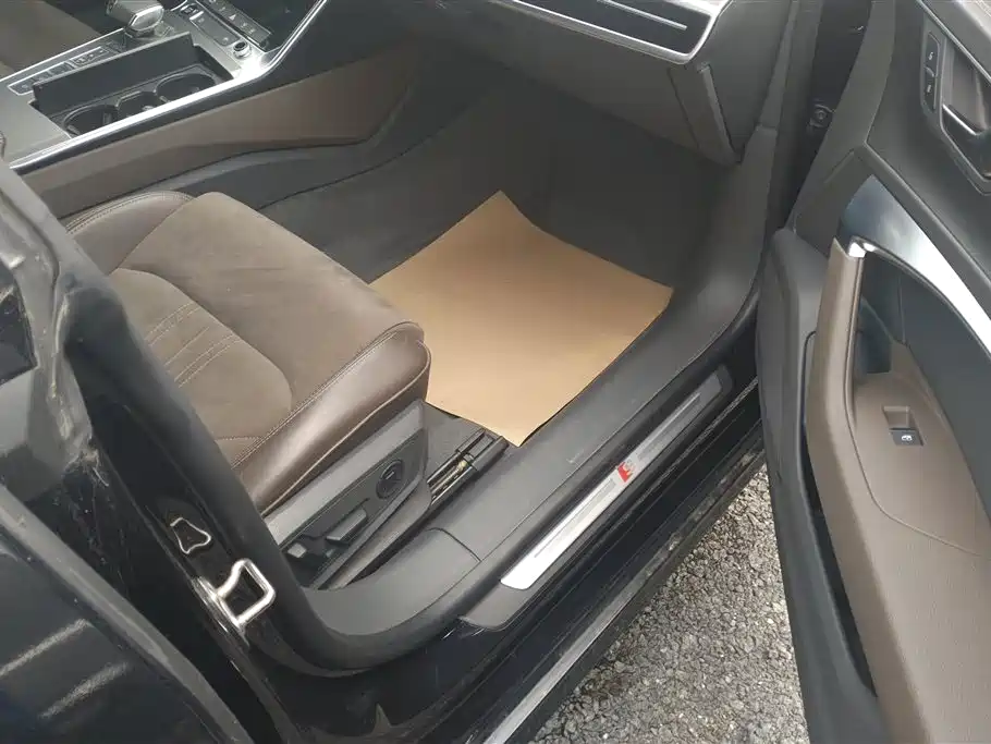 Audi A7L 2024 45TFSI S-line Dream Edition Crystal Package фото 8