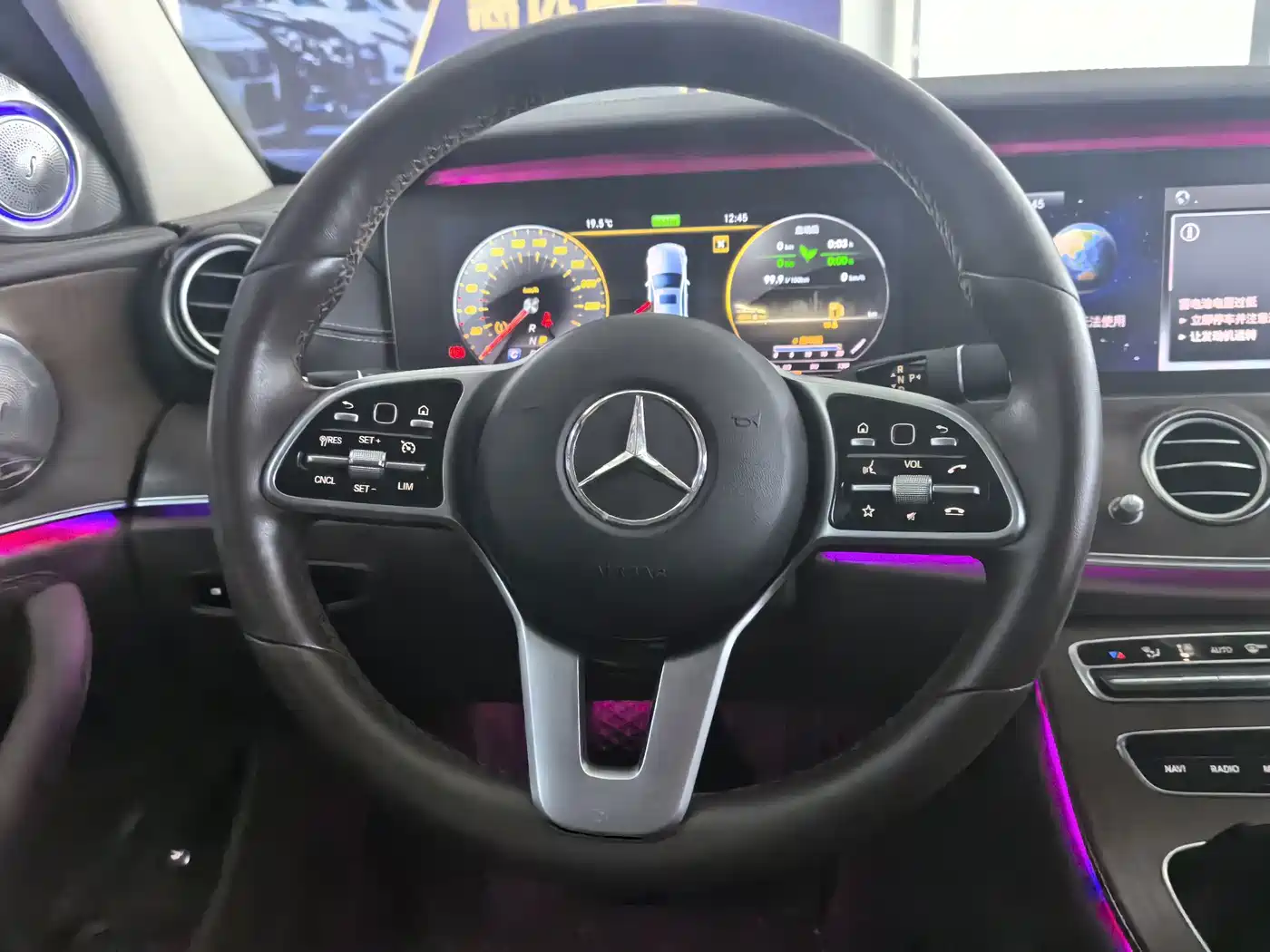 Фото 27 - Mercedes-Benz E-Class