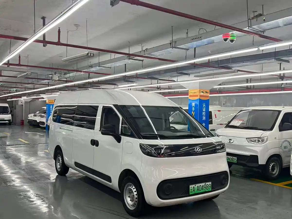 Photo 2 - Maxus Dana V1