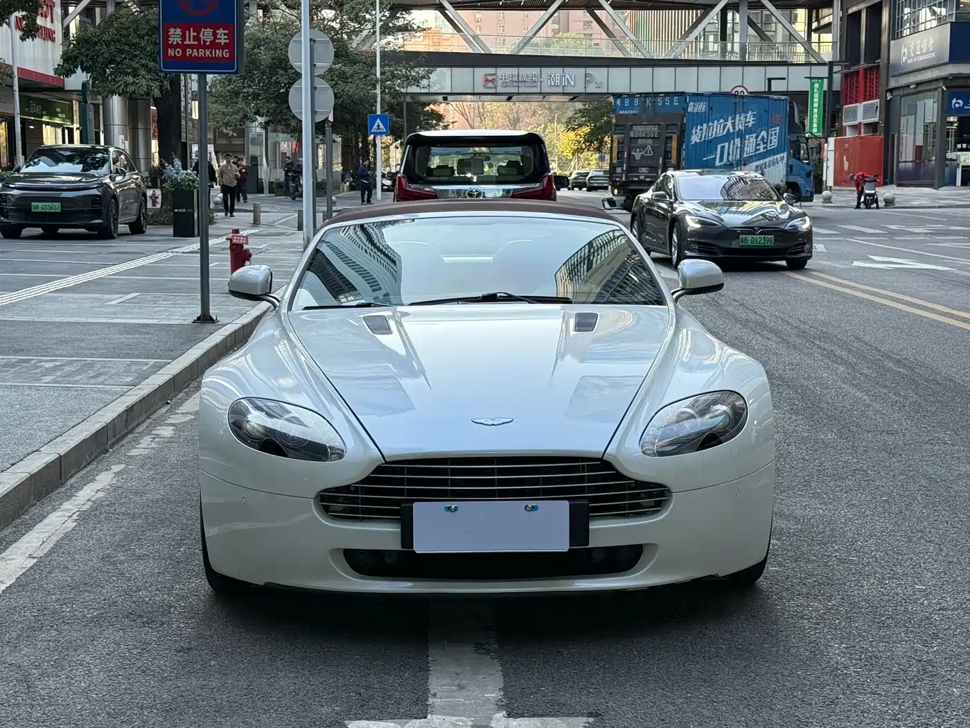 Aston Martin V8 Vantage 2012 4.7L S Roadster фото 4