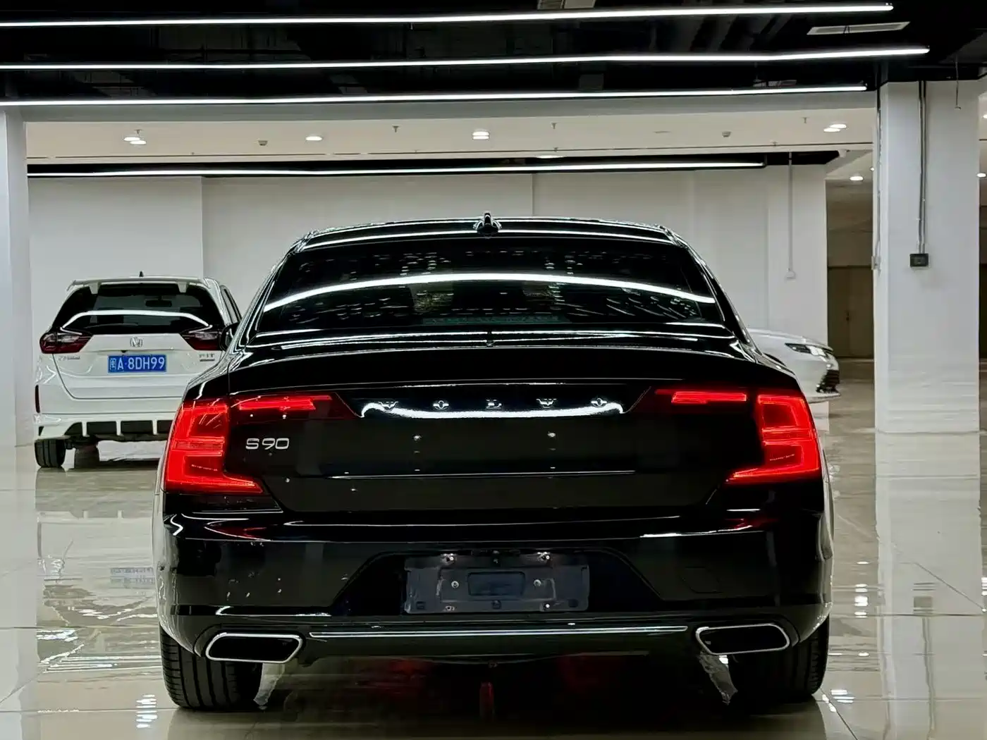 Фото 3 - Volvo S90