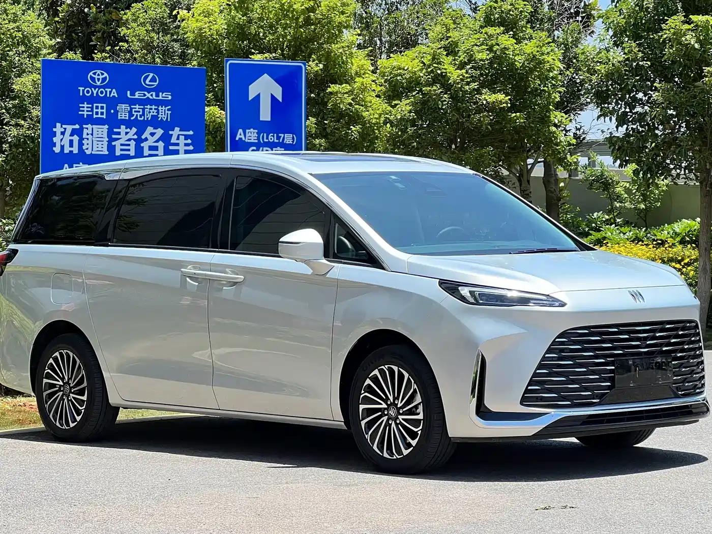 Buick GL8 New Energy 2025 Landlux Smart Edition 7-seater фото 3