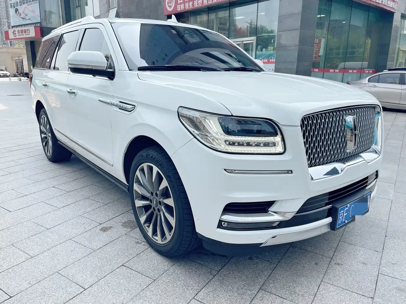 Фото 2 - Lincoln Navigator