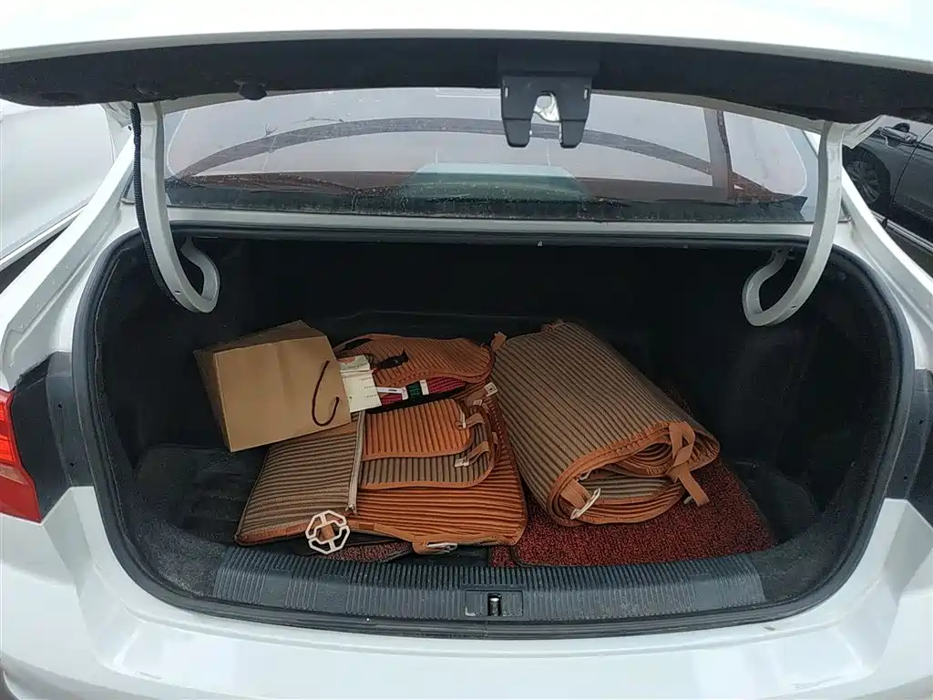 Volkswagen Bora 2017 1.6L Automatic Fashion Edition фото 19