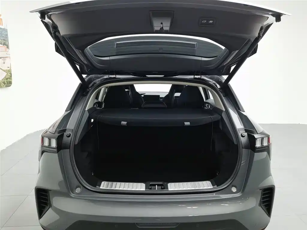 Lynk & Co 06 2020 1.5T Halo фото 16