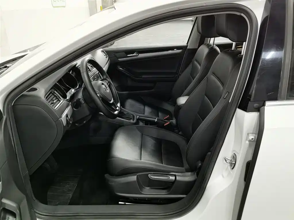 Volkswagen Sagitar 2018 280TSI DSG Spark Edition фото 10
