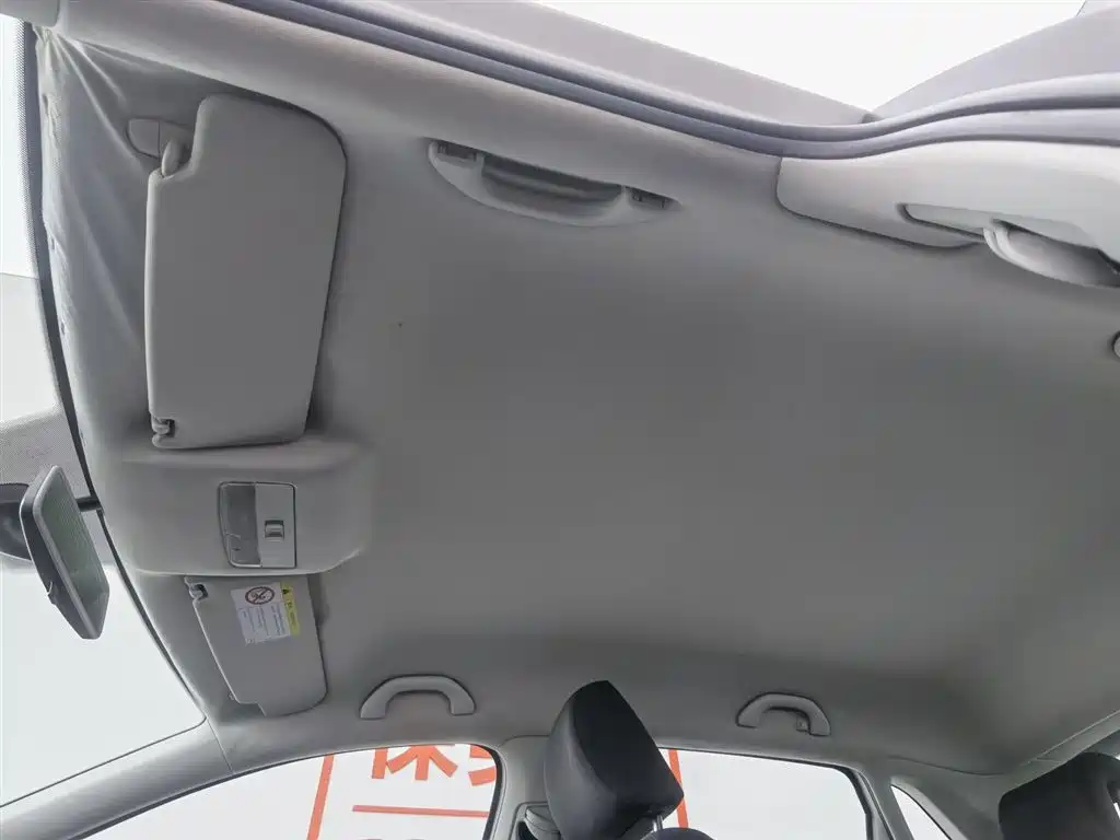Volkswagen Polo 2014 1.6L Automatic Comfort Edition фото 14