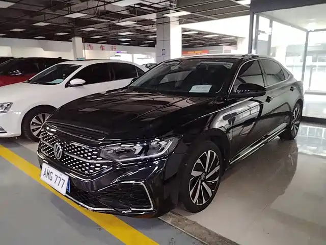 Volkswagen Passat Рестайлинг, 330TSI, Звёздный Элит