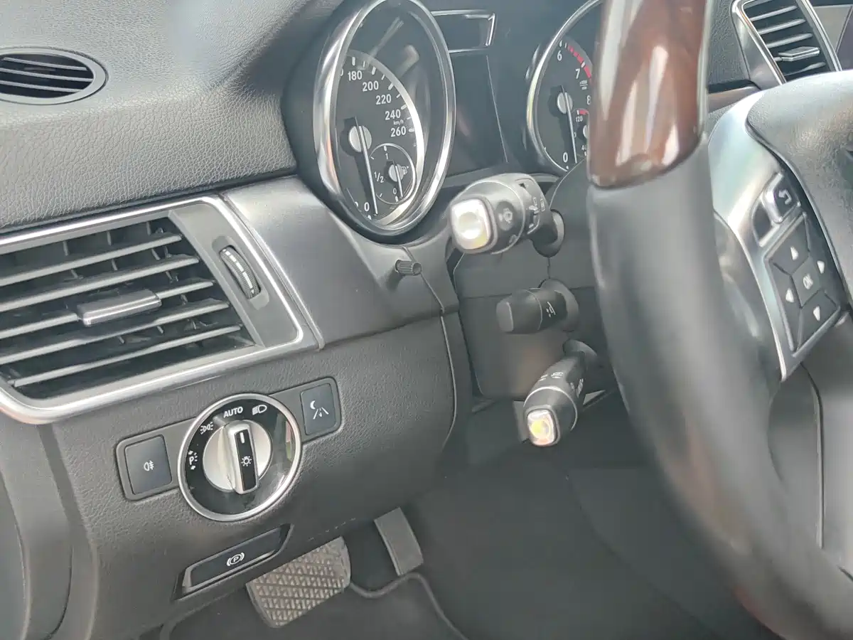 Mercedes-Benz M-Class 2012 Model ML 350 Luxury фото 12