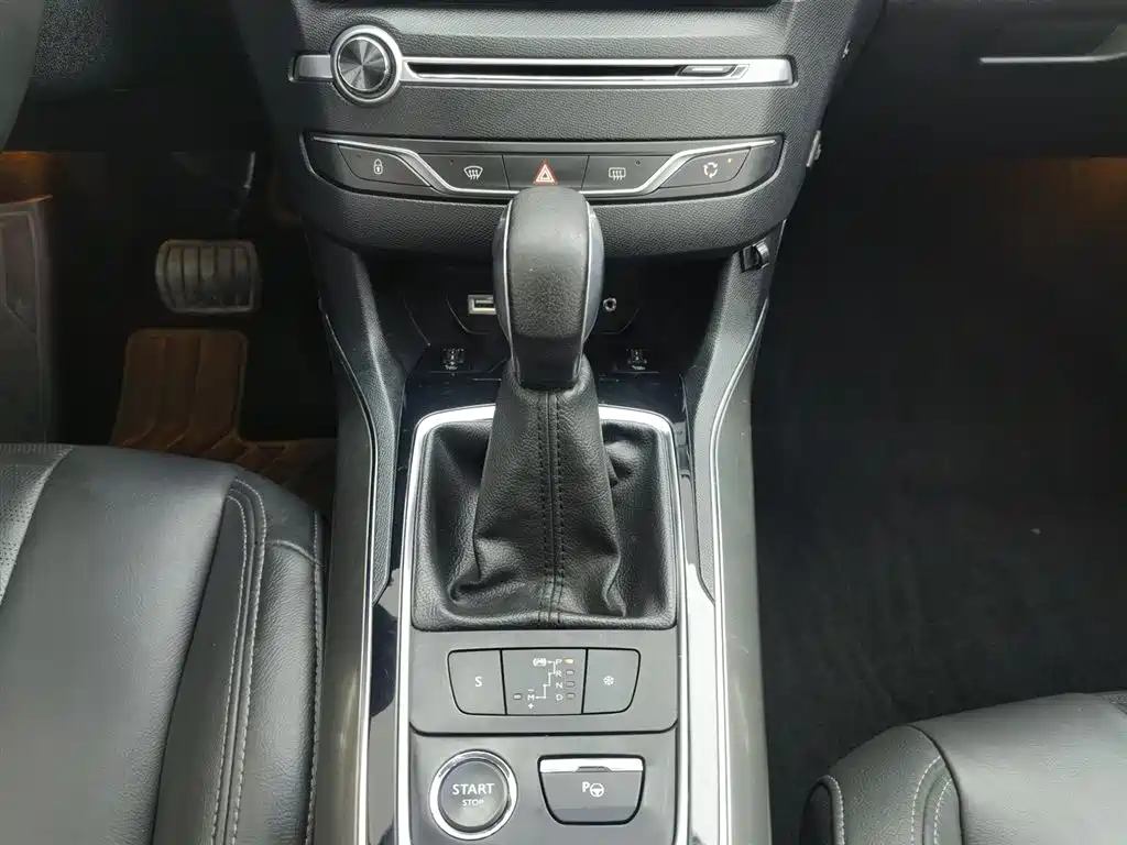 Peugeot 408 2014 1.6T Automatic Supreme Edition фото 13