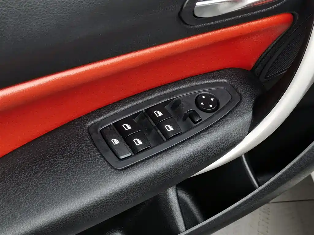 BMW 1 Series (Import) 2012 116i Leading фото 9