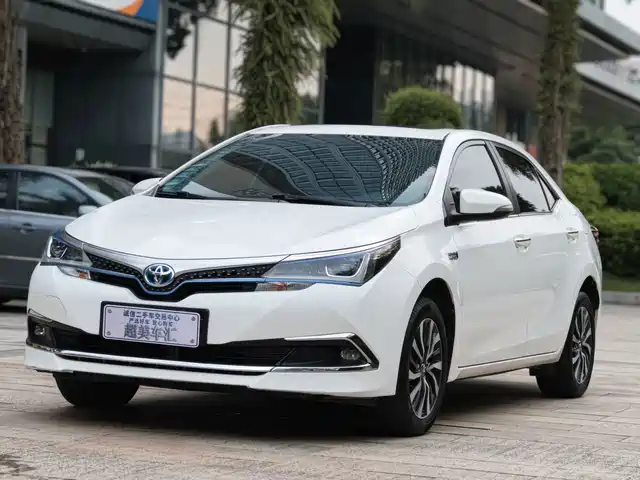 Toyota Corolla Plug-in Hybrid 1.8L E-CVT, Комфорт