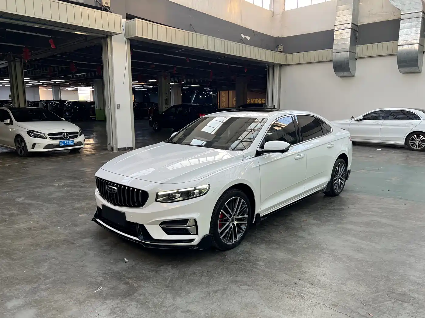 Фото 1 - Geely Preface