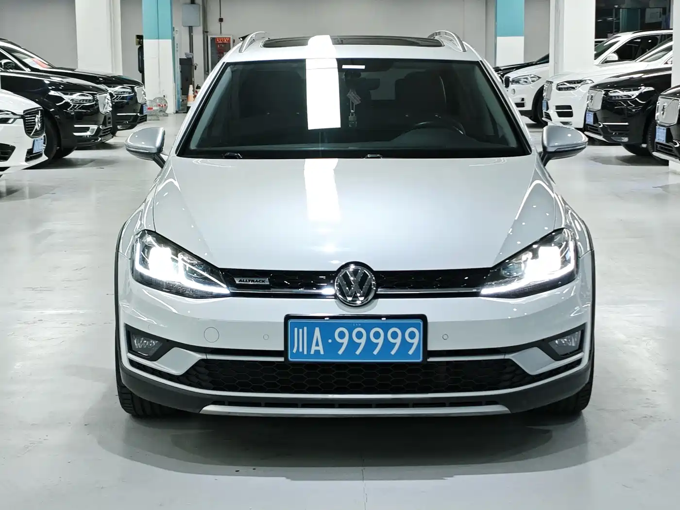 Volkswagen Golf (Import) 2019 1.8TSI Wagon фото 2