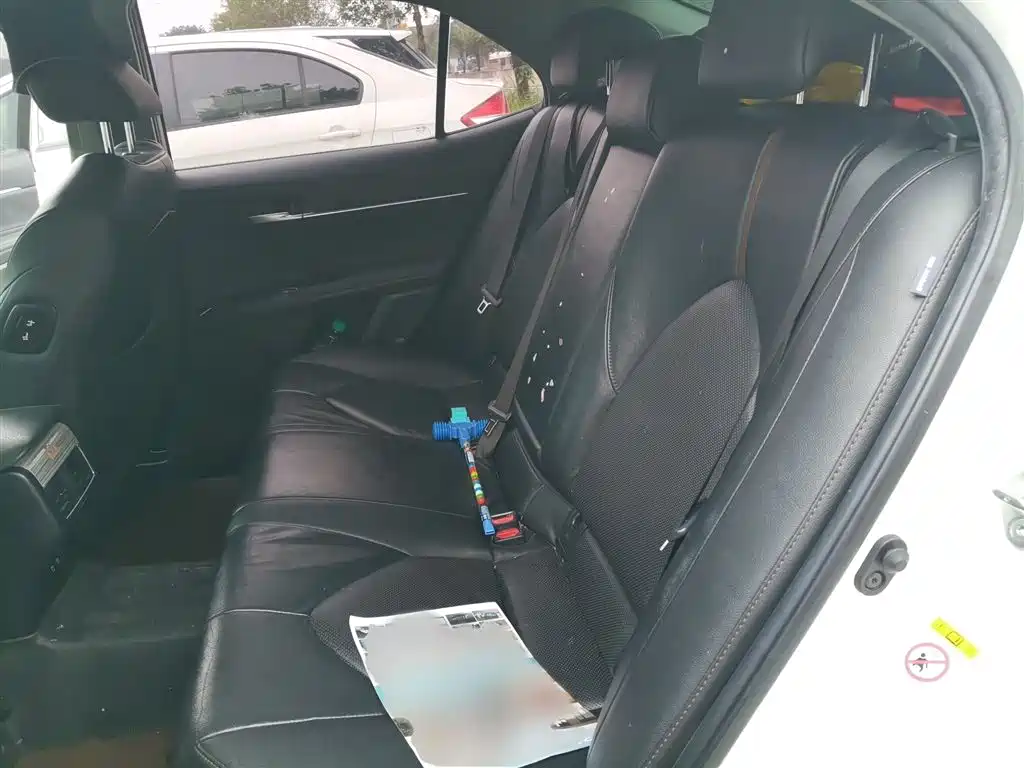 Toyota Camry 2018 Hybrid 2.5HG Luxury Edition фото 15
