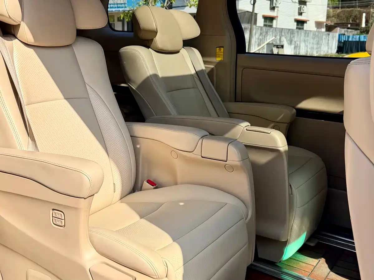 Toyota Alphard 2012 3.5L Luxury Edition фото 12