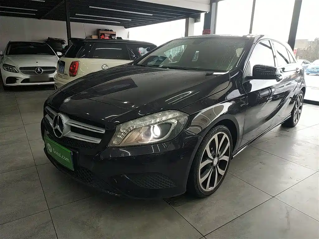 Mercedes-Benz A-Class (Import) 2015 A 200 Fashion фото 2
