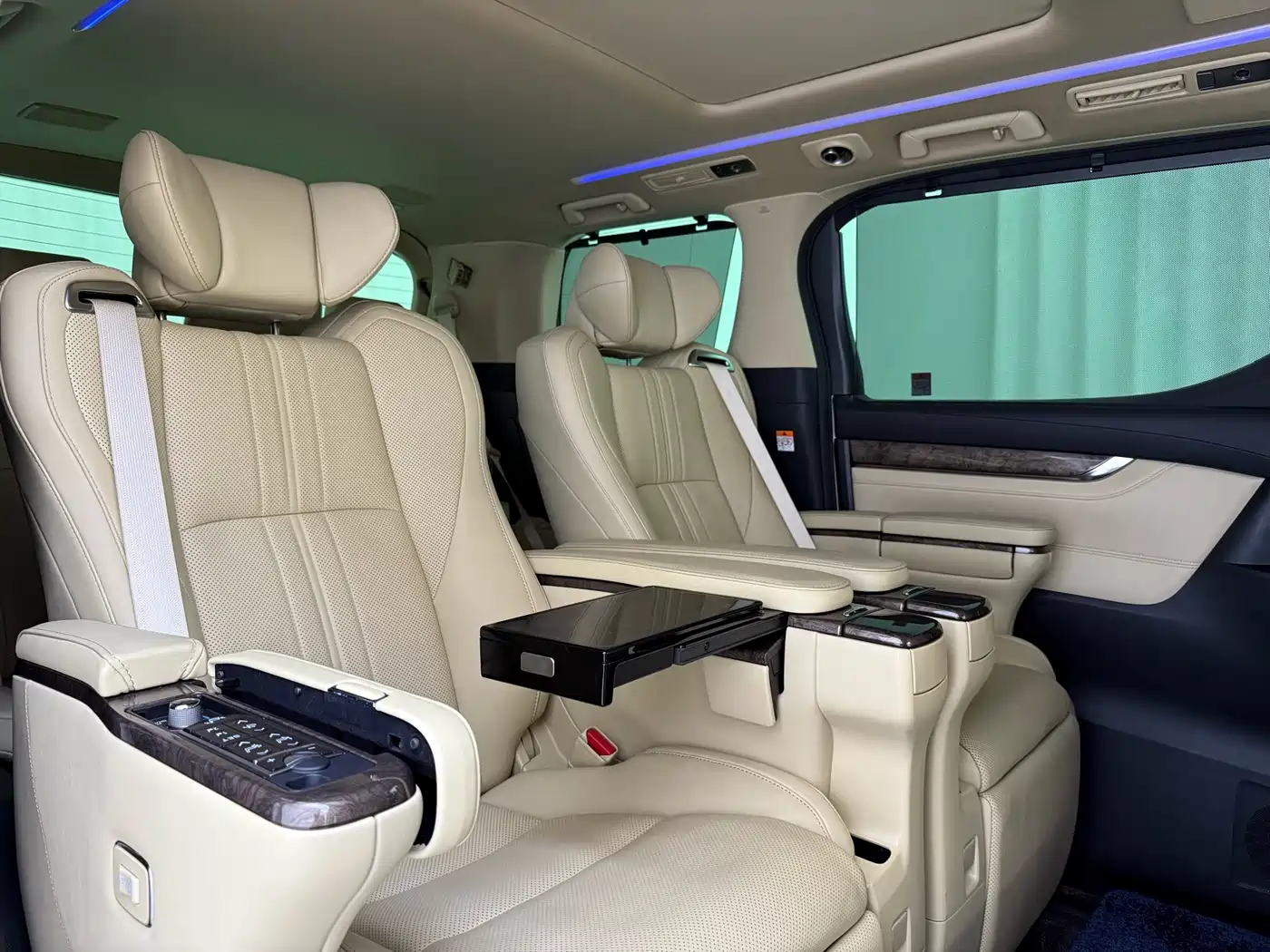 Toyota Vellfire 2023 Crown Hybrid 2.5L HV Ultimate фото 12