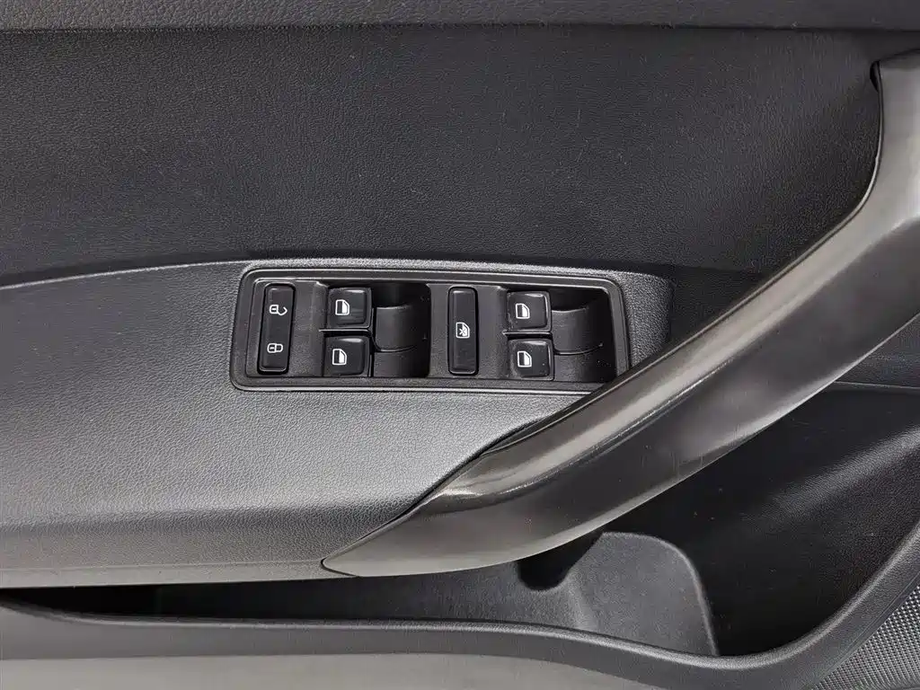 Volkswagen Santana 2015 1.4L Manual Trend Edition фото 9