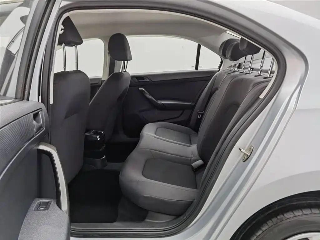 Volkswagen Santana 2015 1.4L Manual Trend Edition фото 15