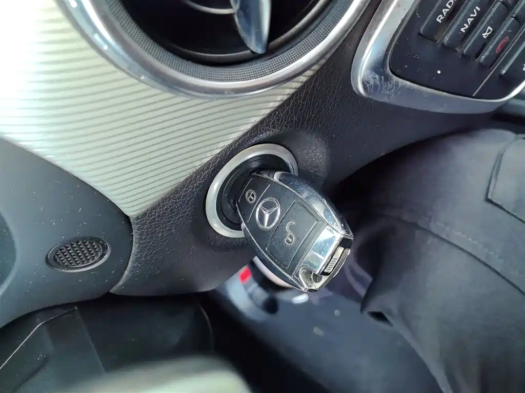 Mercedes-Benz GLA 2015 GLA 220 4MATIC Fashion Edition фото 12