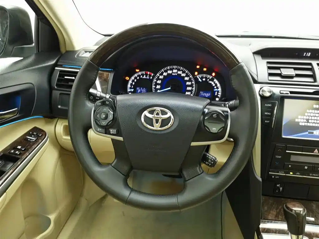 Toyota Camry 2015 2.5G Luxury Navigation Edition фото 11