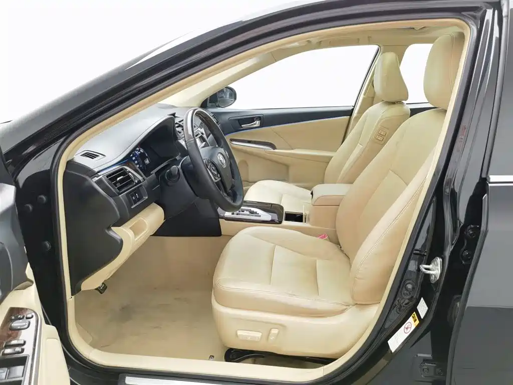 Toyota Camry 2015 2.5G Luxury Navigation Edition фото 10