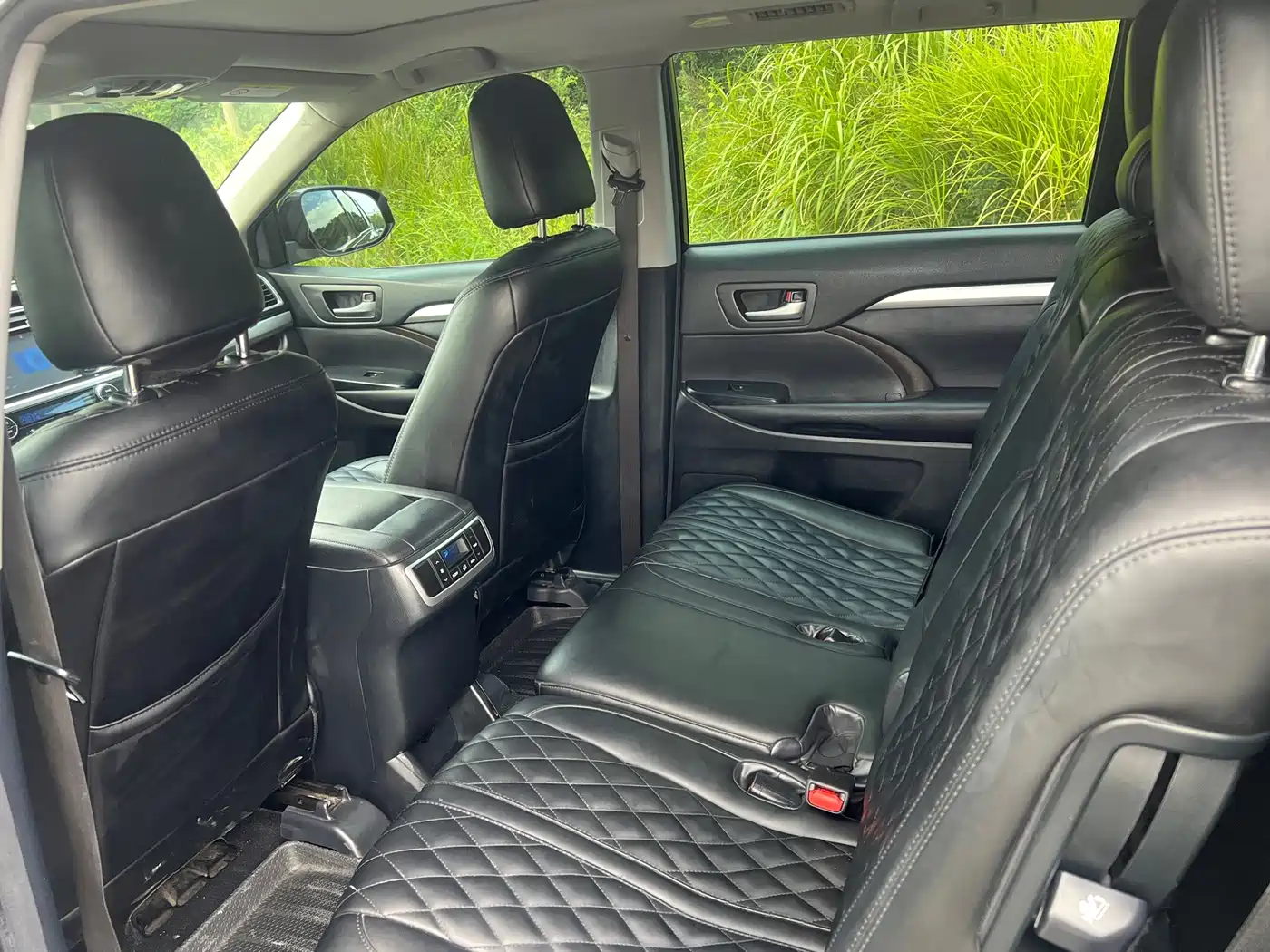 Photo 11 - Toyota Highlander