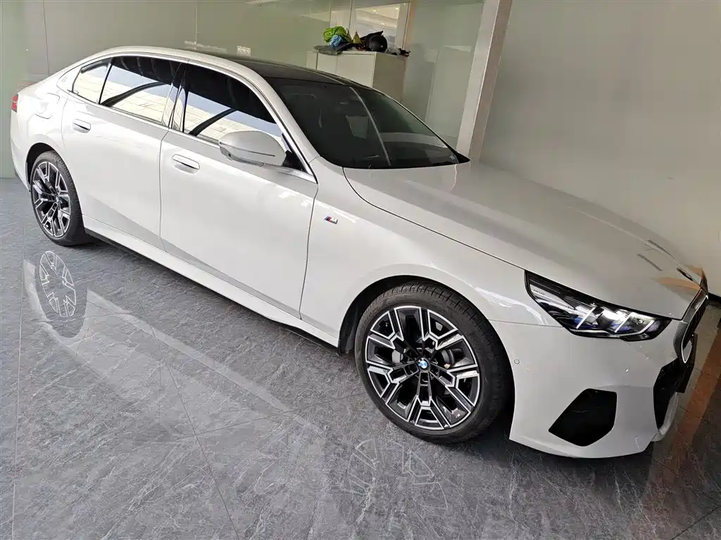 BMW 5 Series 2025 530Li Premium M Sport Package фото 22
