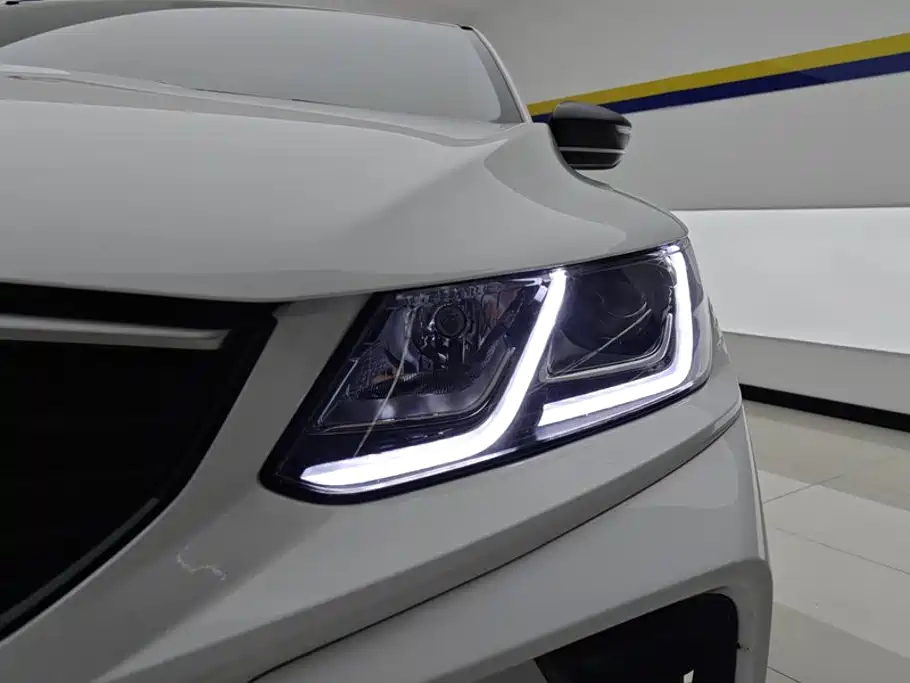 Фото 5 - Geely Coolray