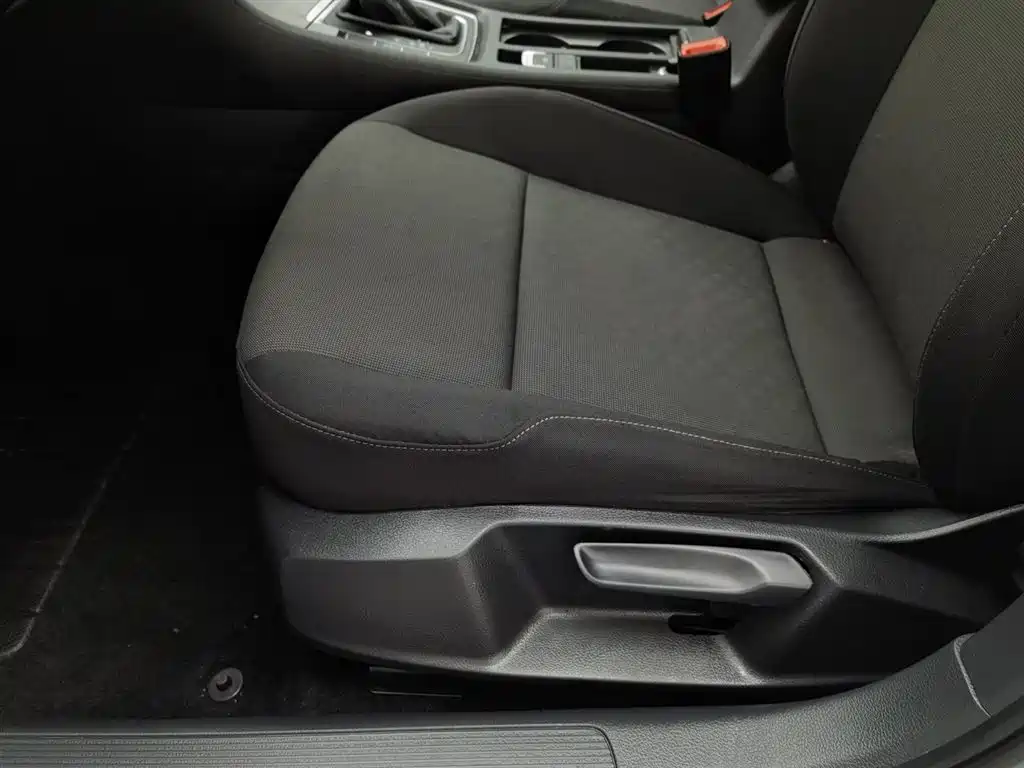 Volkswagen Golf 2020 200TSI DSG Comfort Progressive Edition фото 20