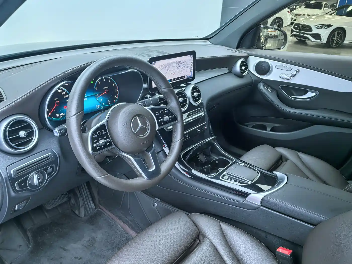 Mercedes-Benz GLC 2021 GLC 260 L 4MATIC Sporty фото 12