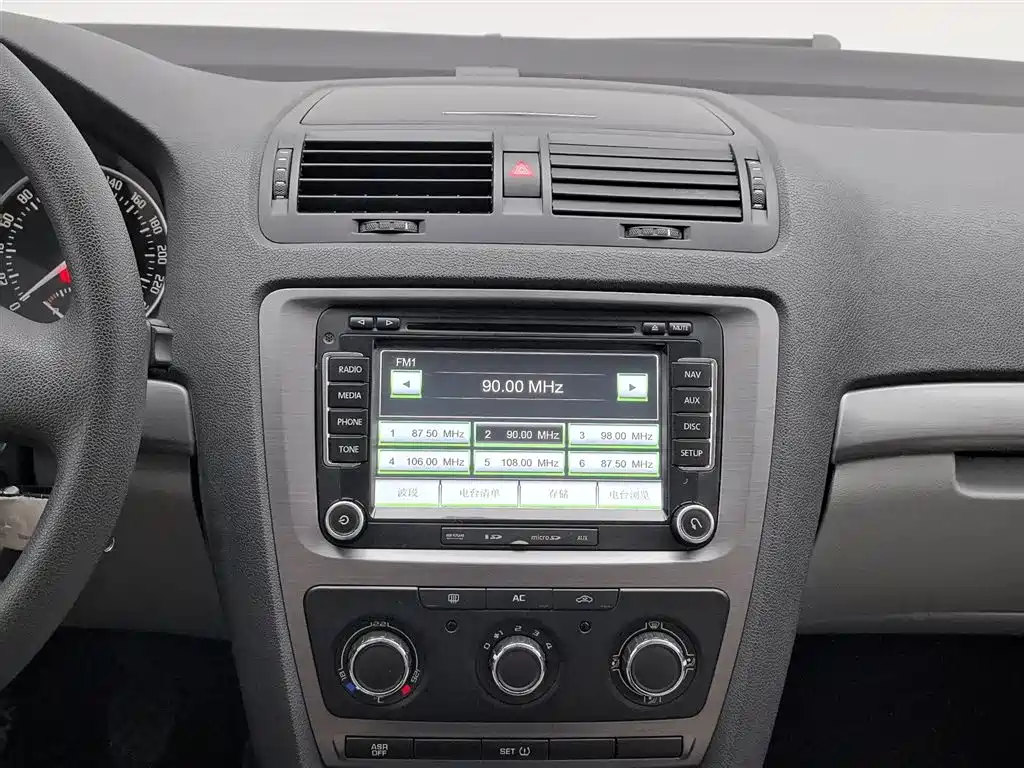 Škoda Octavia 2012 1.6L Manual Yijie Edition фото 12