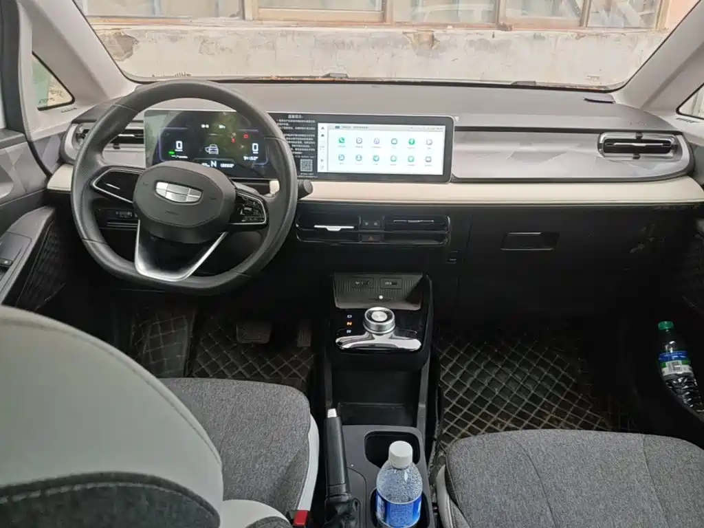 Фото 6 - Geely Geometry E Firefly
