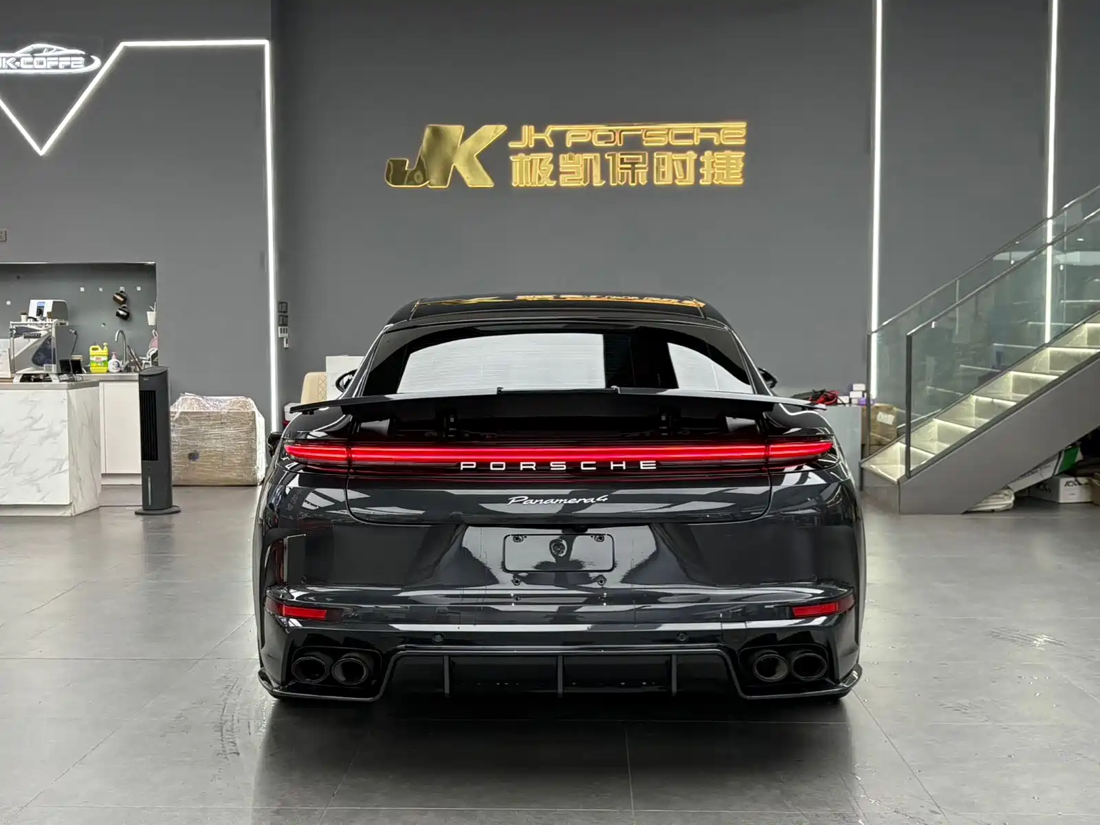 Photo 17 - Porsche Panamera